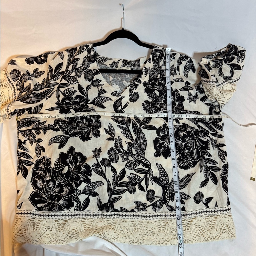 Christian Siriano Black & White Floral V-Neck Tunic with Lace Trim - Picture 6 of 6